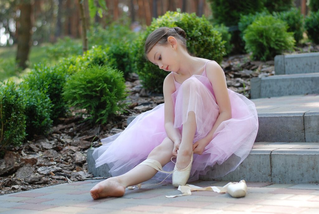 ballet, ballerina, ballet tutu-2789416.jpg